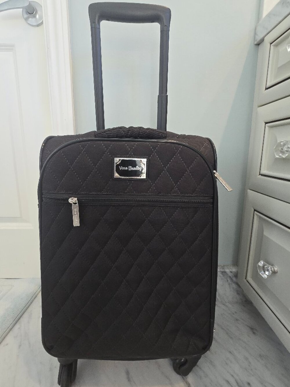 NWOT Vera Bradley 22" Spinner Rolling Luggage Black Quilted